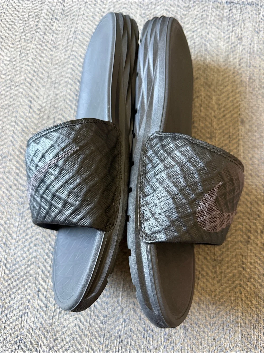 Nike Benassi Solarsoft 2 'Anthracite' Men’s Slip On Sandals Size: 8